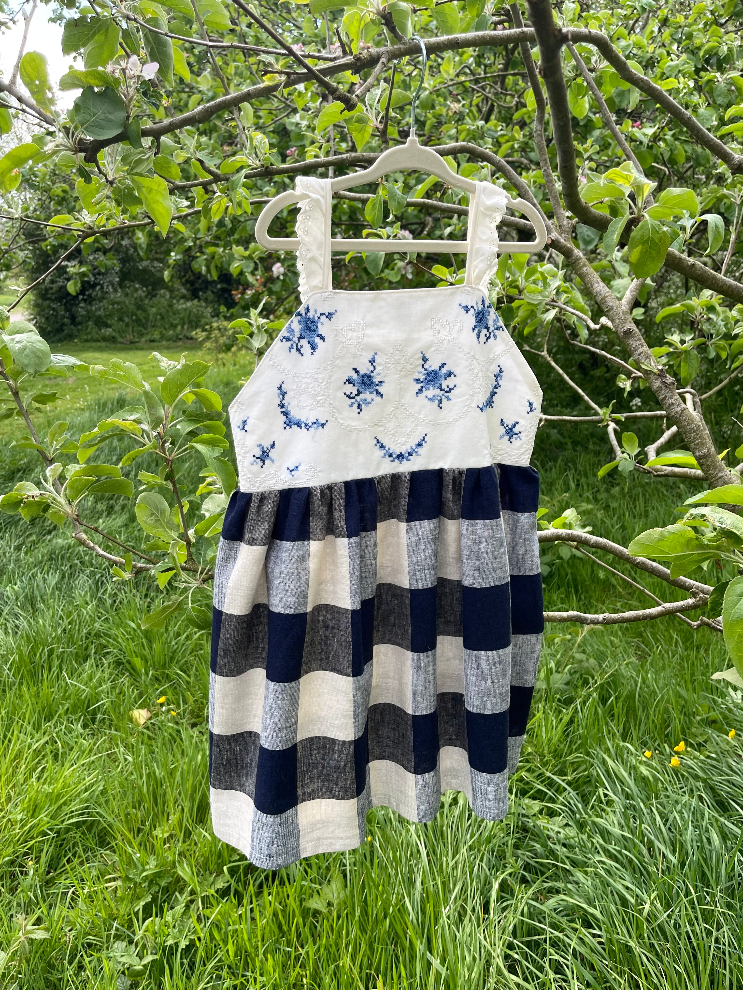 The Meadow Dress - Blue Cross-stitch 4-5