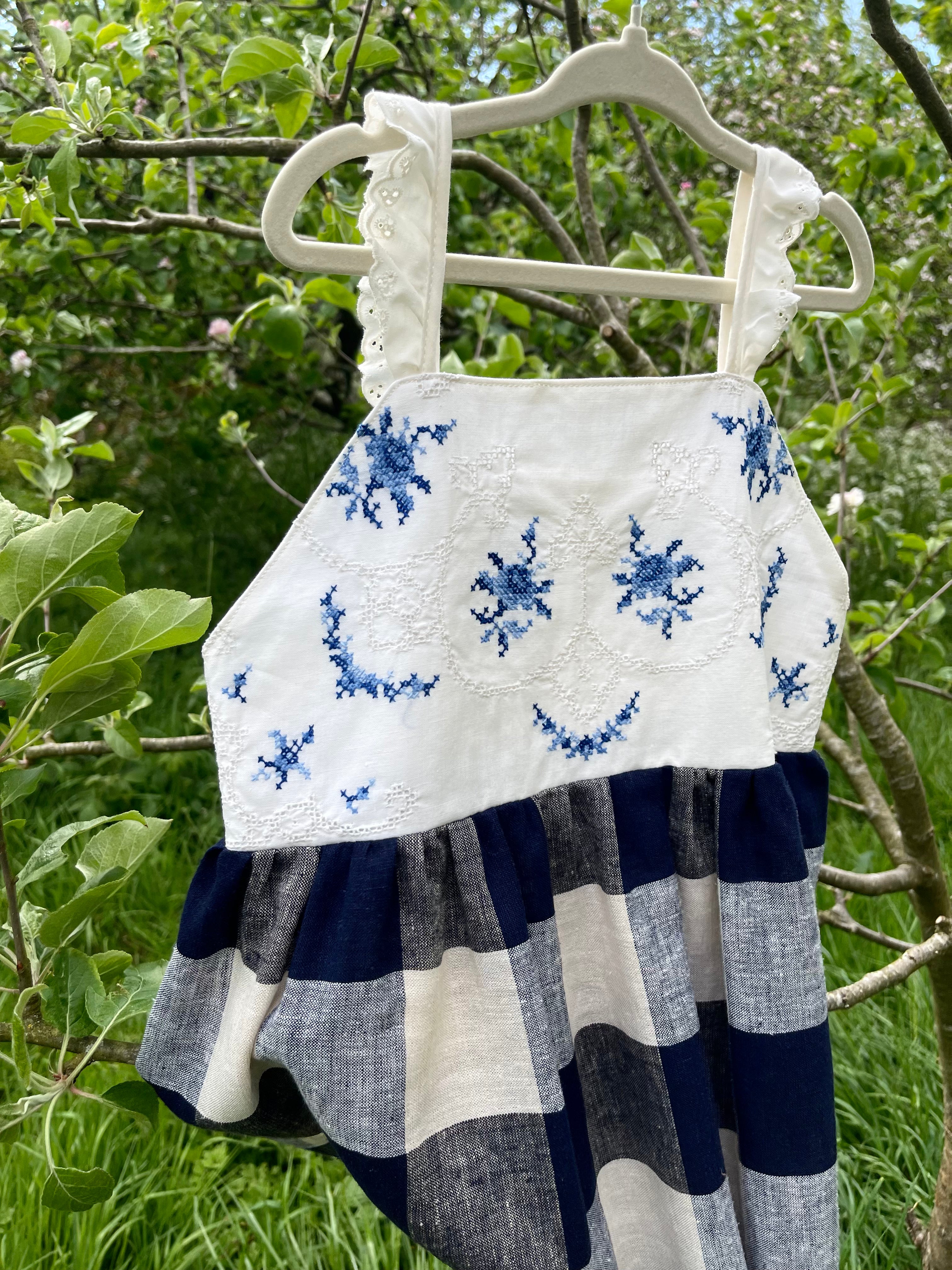 The Meadow Dress - Blue Cross-stitch 4-5